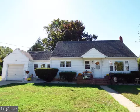 42 Church St, Woodstown, NJ 08098