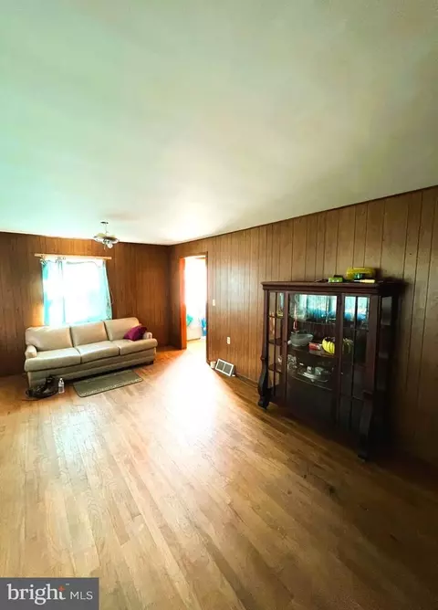 69 E Main St, Alloway, NJ 08001 photo 8