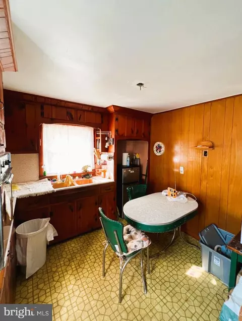 69 E Main St, Alloway, NJ 08001 photo 10