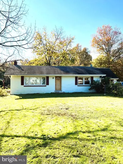 69 E Main St, Alloway, NJ 08001