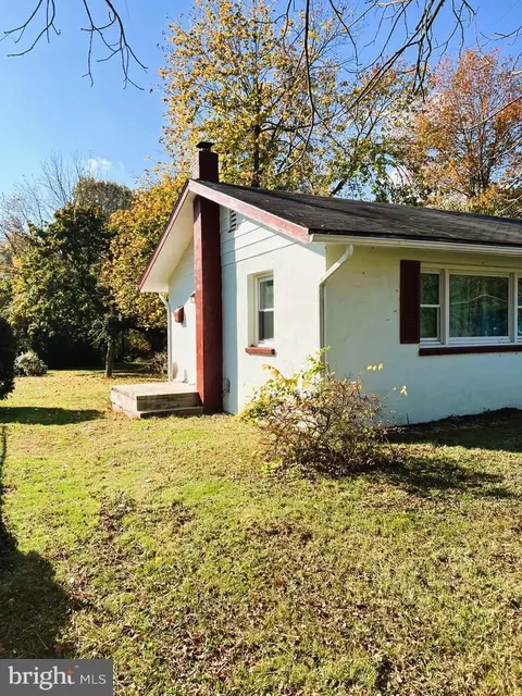 69 E Main St, Alloway, NJ 08001 photo 2
