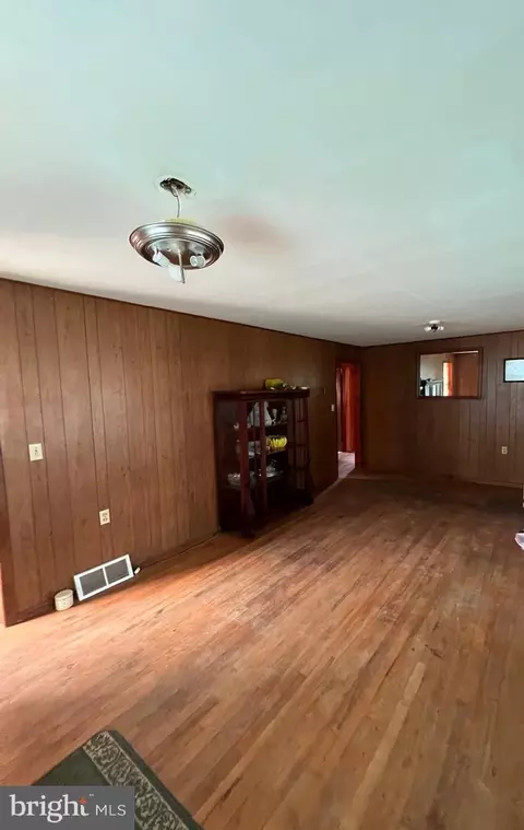 69 E Main St, Alloway, NJ 08001 photo 9