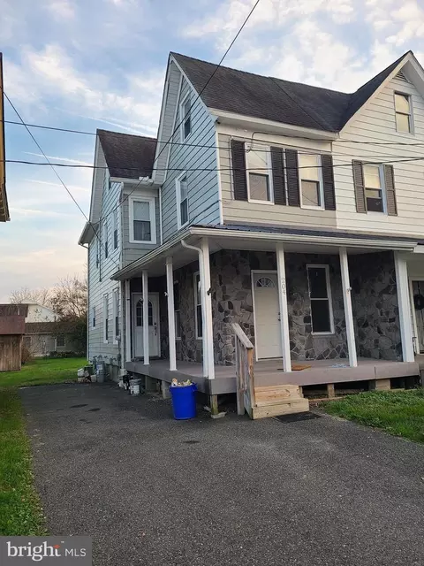 204 Broad St, Elmer, NJ 08318