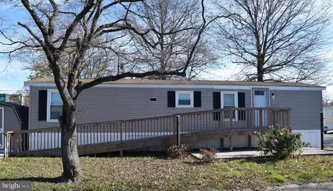 1 Stacy Dr, Pennsville, NJ 08070