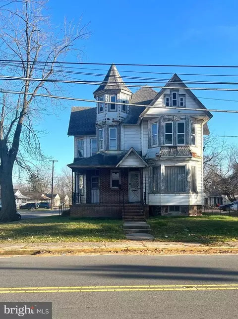 69 N Broad St, Penns Grove, NJ 08069