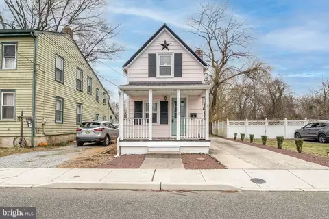 33 E Millbrooke Ave, Woodstown, NJ 08098