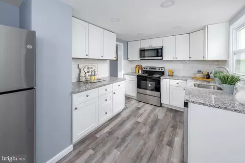 98 Railroad Ave, Penns Grove, NJ 08069