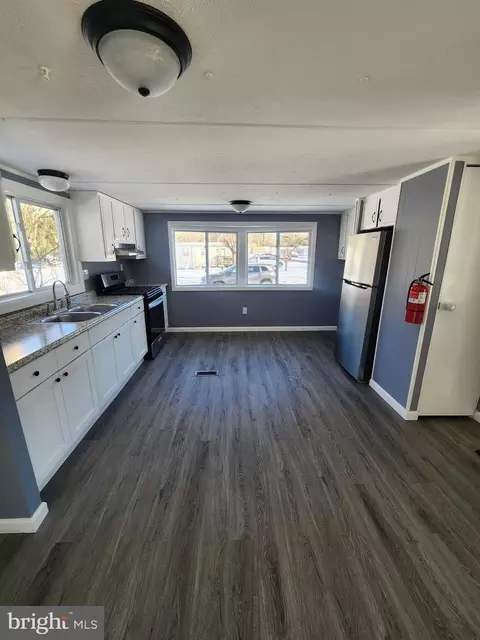 15 Applewood Ln, Elmer, NJ 08318