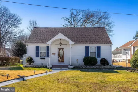 12 Pinewood Ave, Carneys Point, NJ 08069