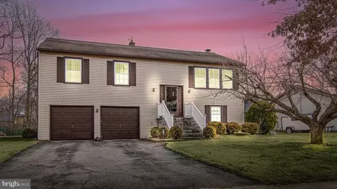 117 Primrose Ln, Penns Grove, NJ 08069