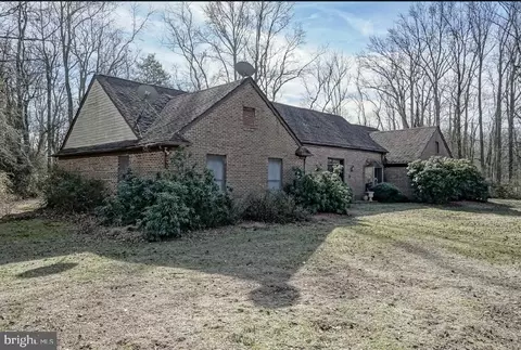 816 Hawks Bridge Rd, Mannington, NJ 08079