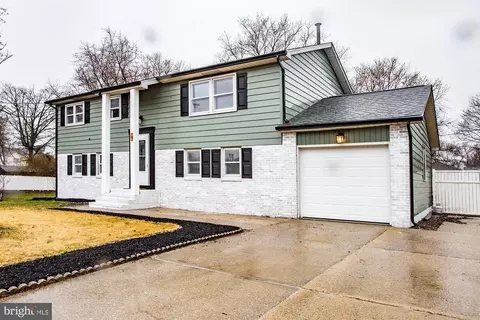 46 5th St, Pennsville, NJ 08070