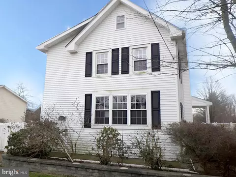 28 Salem St, Elmer, NJ 08318