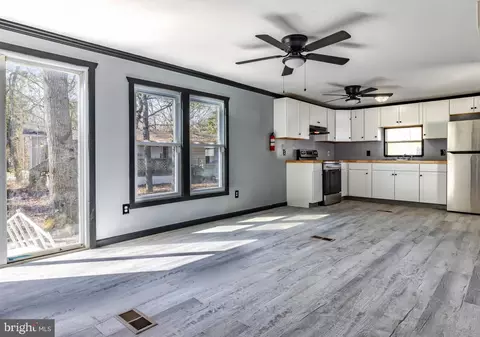 51 Schalick Dr, Pittsgrove, NJ 08318