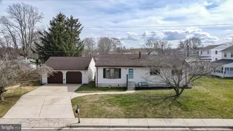 20 University Dr, Pennsville, NJ 08070