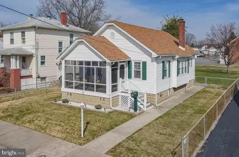 56 Oak St, Pennsville, NJ 08070