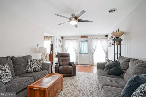 299 Washington Dr, Pennsville, NJ 08070