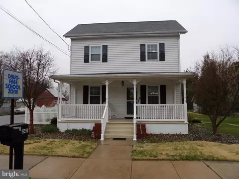 247 Broad St, Elmer, NJ 08318