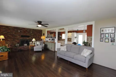 Living - 9 Dorrell Ln, Alloway, NJ 08001 photo 2 of 4