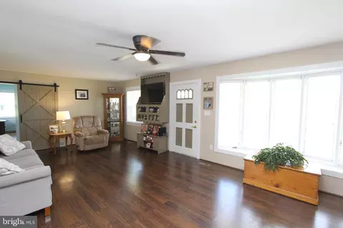 Living - 9 Dorrell Ln, Alloway, NJ 08001 photo 4 of 4