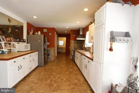 Kitchen - 9 Dorrell Ln, Alloway, NJ 08001 photo 2 of 3