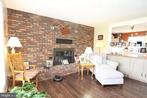 Living - 9 Dorrell Ln, Alloway, NJ 08001 photo 1 of 4