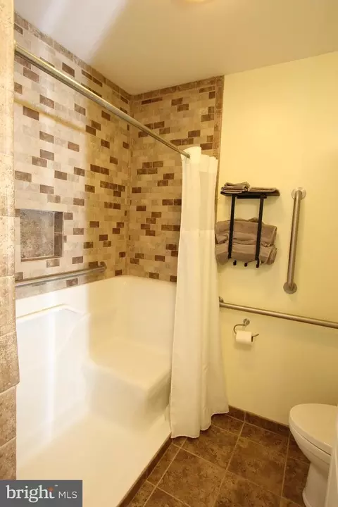 Bath - 9 Dorrell Ln, Alloway, NJ 08001 photo 1 of 3