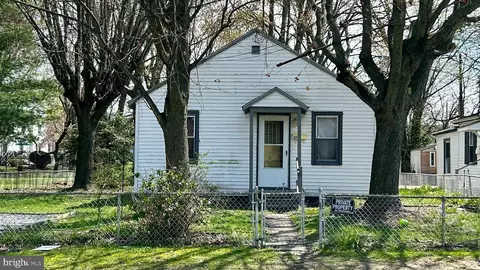 303 Gillette Ave, Penns Grove, NJ 08069