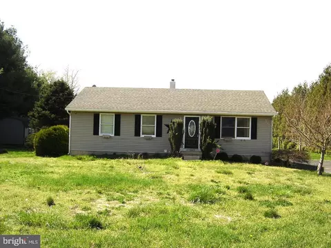 855 Crow Pond Rd, Elmer, NJ 08318