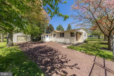 21 Atlantic Rd, Pennsville, NJ 08070