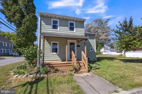 33 Maple Ave, Hancocks Bridge, NJ 08038