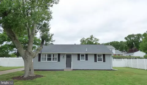 19 Drexel Dr, Pennsville, NJ 08070