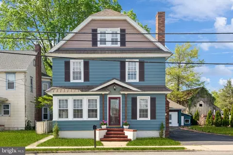 65 Chestnut St, Elmer, NJ 08318