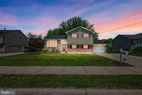 18 Canterbury Dr, Pennsville, NJ 08070