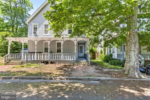 27 7th St, Salem, NJ 08079