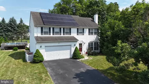 112 Fenton Dr, Carneys Point, NJ 08069