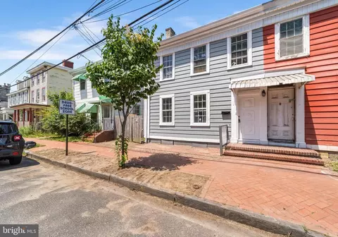 15 Oak St, Salem, NJ 08079