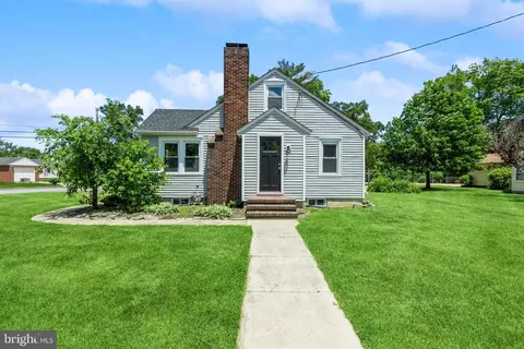 315 Chestnut St, Elmer, NJ 08318