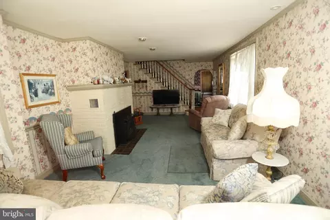 Living - 41 8th St, Salem, NJ 08079 photo 2 of 2