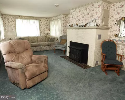 Living - 41 8th St, Salem, NJ 08079 photo 1 of 2