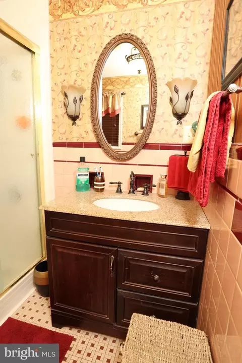 Bath - 41 8th St, Salem, NJ 08079 photo 2 of 4