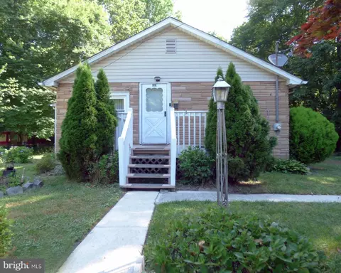 133 E Del A Vue Ave, Carneys Point, NJ 08069
