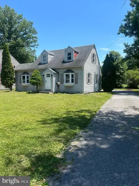 18 Oakwood Ave, Penns Grove, NJ 08069