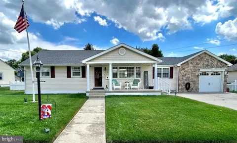54 Maple Ct, Woodstown, NJ 08098
