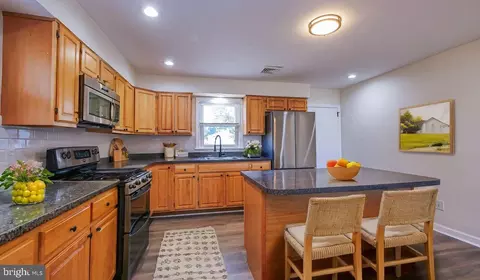 35 Eaton Rd, Pennsville, NJ 08070