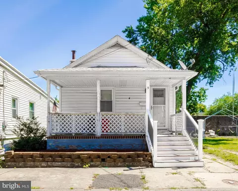 9 W Griffith St, Penns Grove, NJ 08069