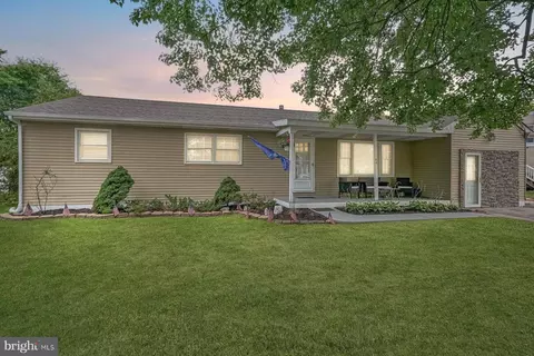 44 5th St, Pennsville, NJ 08070