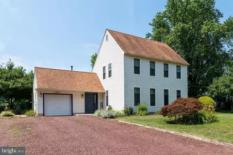 1068 Rainbow Cir, Elmer, NJ 08318