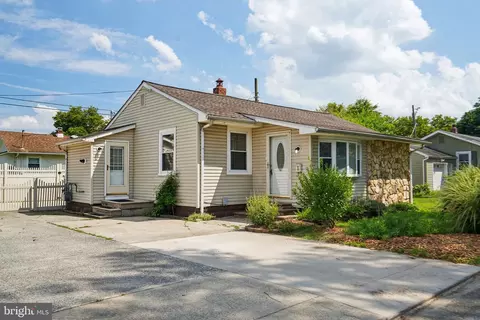 241 H St, Carneys Point, NJ 08069