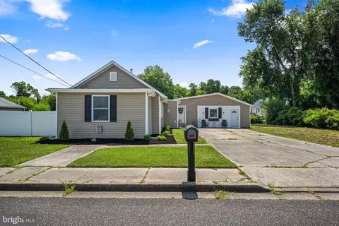 30 Morningside Dr, Pennsville, NJ 08070
